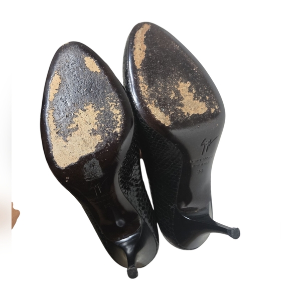 Guiseppe Zanotti Elegant Black Snake Round Toe Pumps Size 38 - Picture 4 of 8